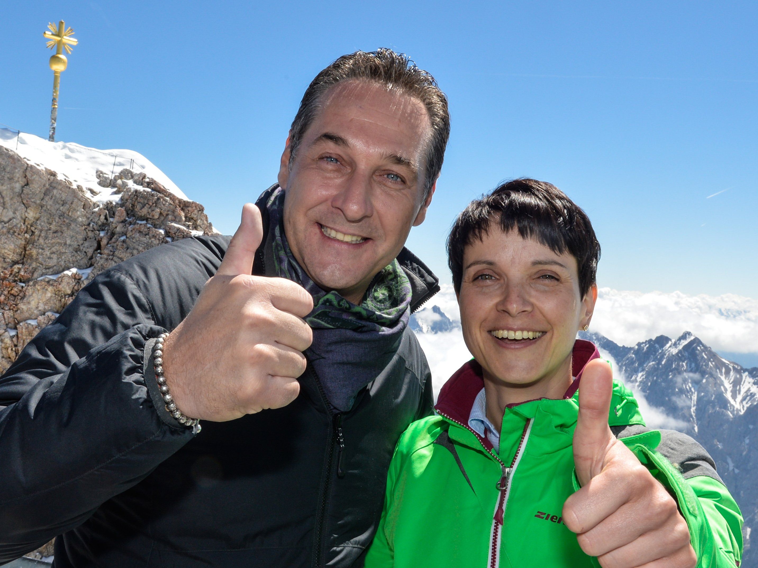 Heinz Christian Strache und Frauke Petry trafen sich auf der Zugspitze. Heinz Christian Strache und Frauke Petry trafen sich auf der Zugspitze.