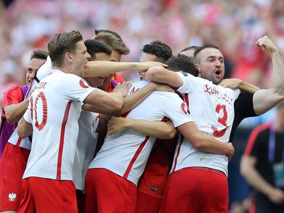 Polen jubelt über den 1:0-Auftakterfolg. Polen jubelt über den 1:0-Auftakterfolg.