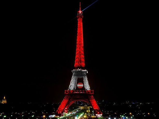 EURO-Fans können mit Smartphone und Tablet den Eiffelturm einfärben. EURO-Fans können mit Smartphone und Tablet den Eiffelturm einfärben.