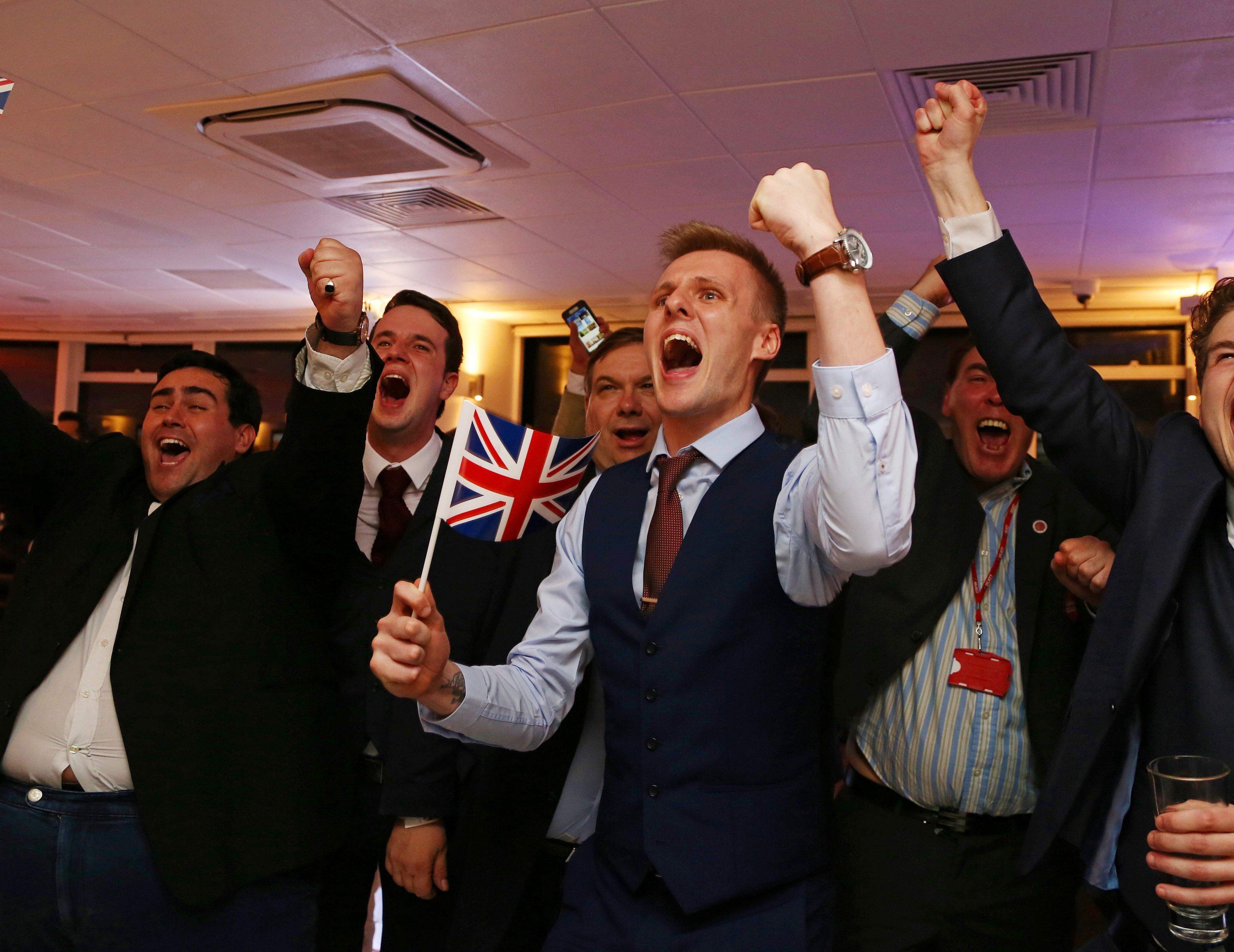 EU-Gegner führen mit rund 500.000 Stimmen EU-Gegner führen mit rund 500.000 Stimmen