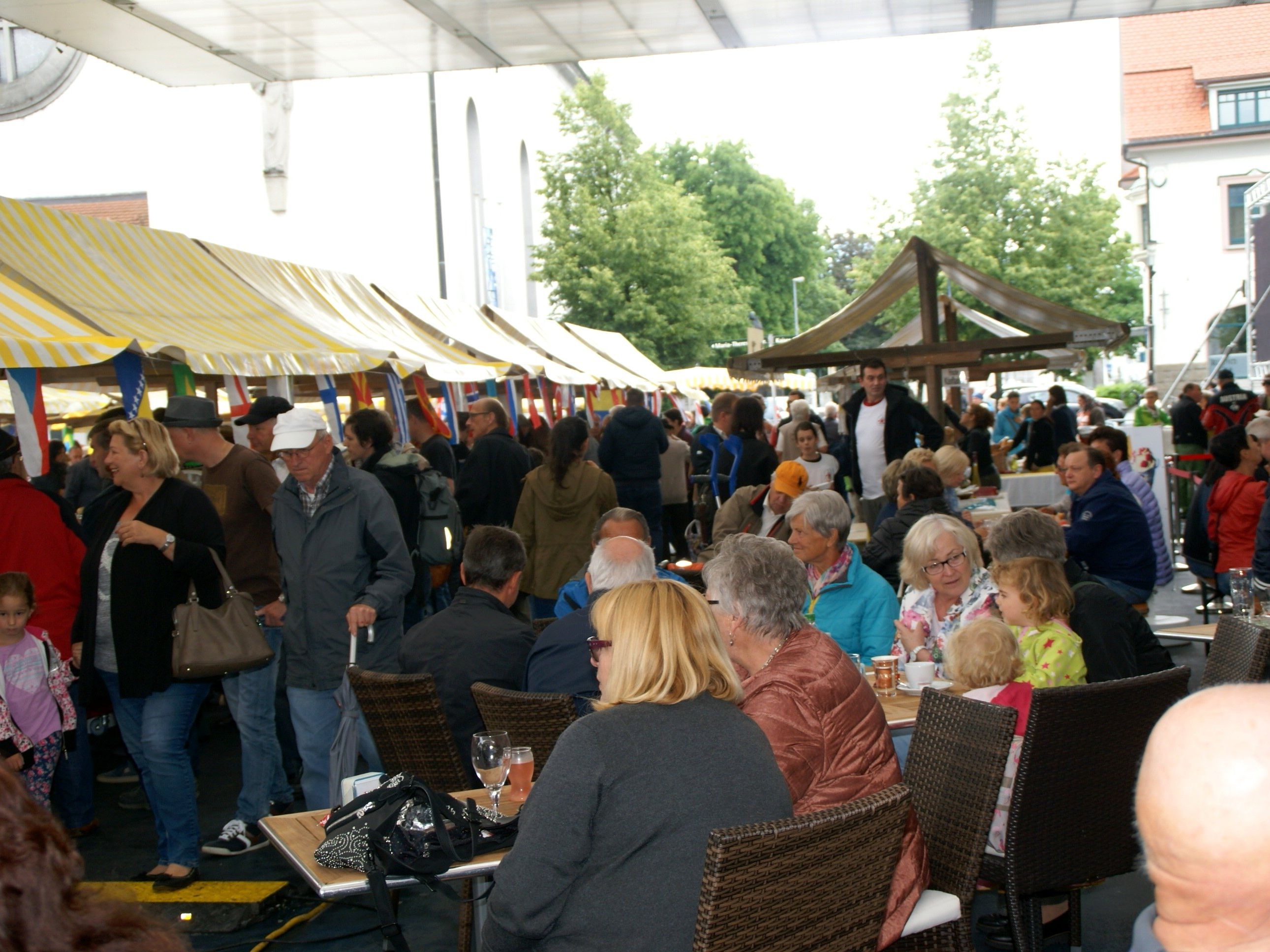 Großes Gedränge beim Markt der Kulturen Großes Gedränge beim Markt der Kulturen