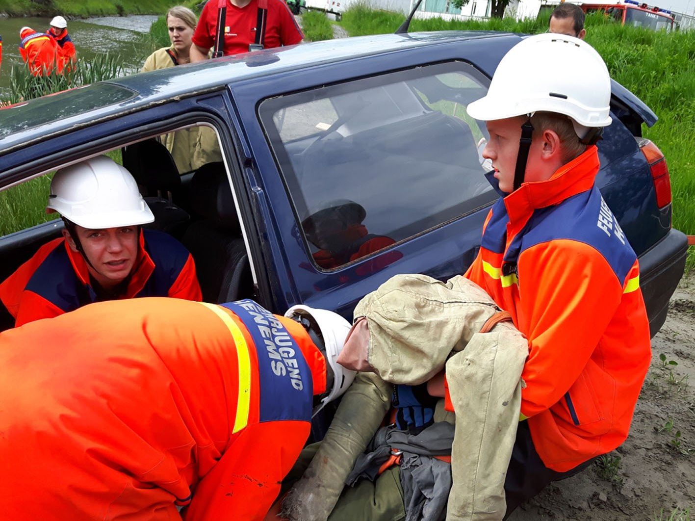 Beim Actionday der Feuerwehrjugend mussten verschiedenste Aufgaben bewältigt werden. Beim Actionday der Feuerwehrjugend mussten verschiedenste Aufgaben bewältigt werden.