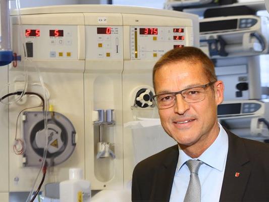 Die Gesamtzahl der Dialysepatienten in Vorarlberg sinkt, berichtet Gesundheitslandesrat Christian Bernhard.