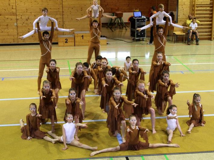 Die Akrobatik-Show-Gruppe NOVUS begeisterte das Publikum auf besonders faszinierende Art und Weise.