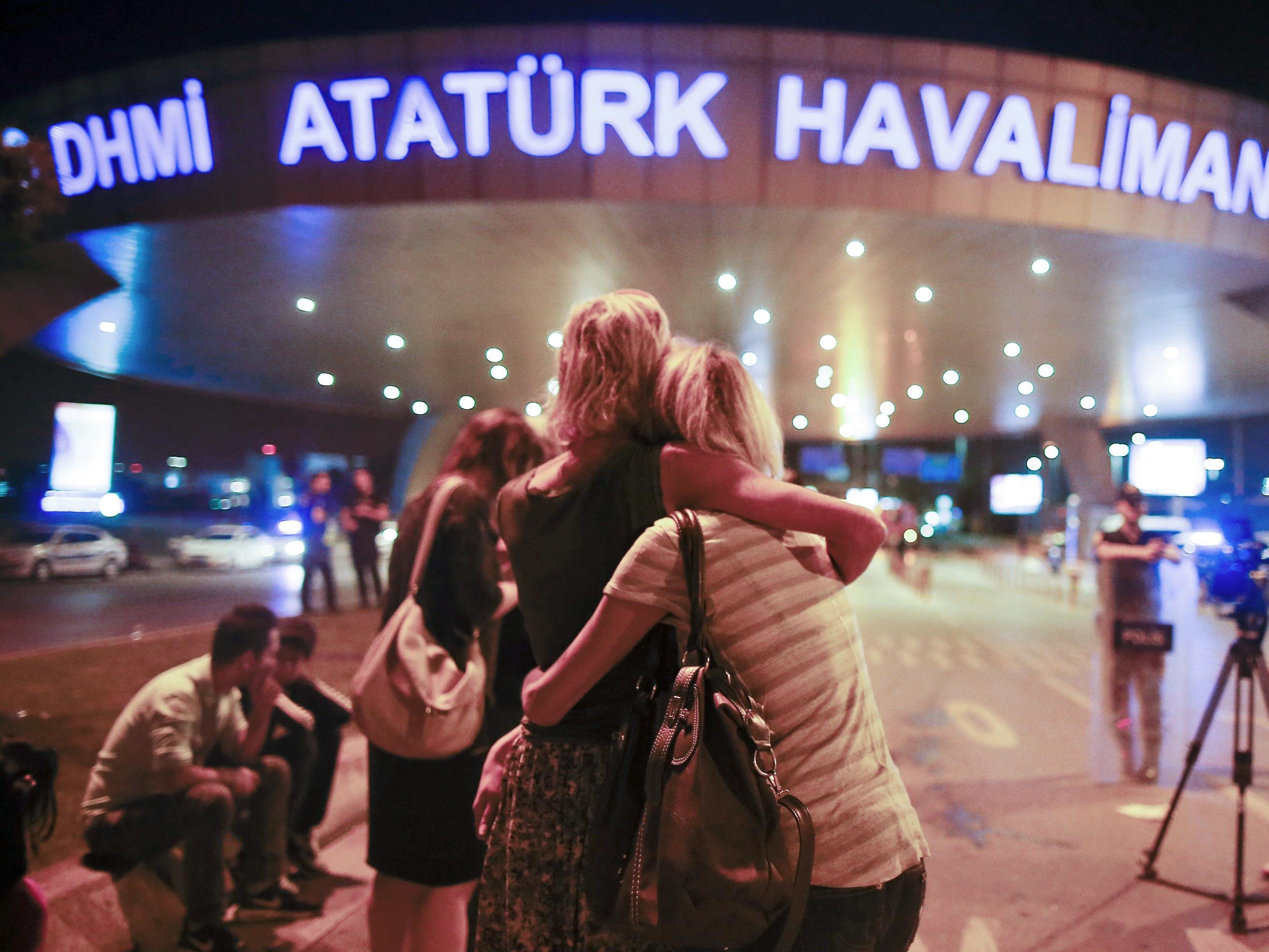 Am Dienstagabend gab es im Istanbuler Flughafen Explosionen, Schüsse und in der Folge 36 Tote nach einem Terroranschlag..
