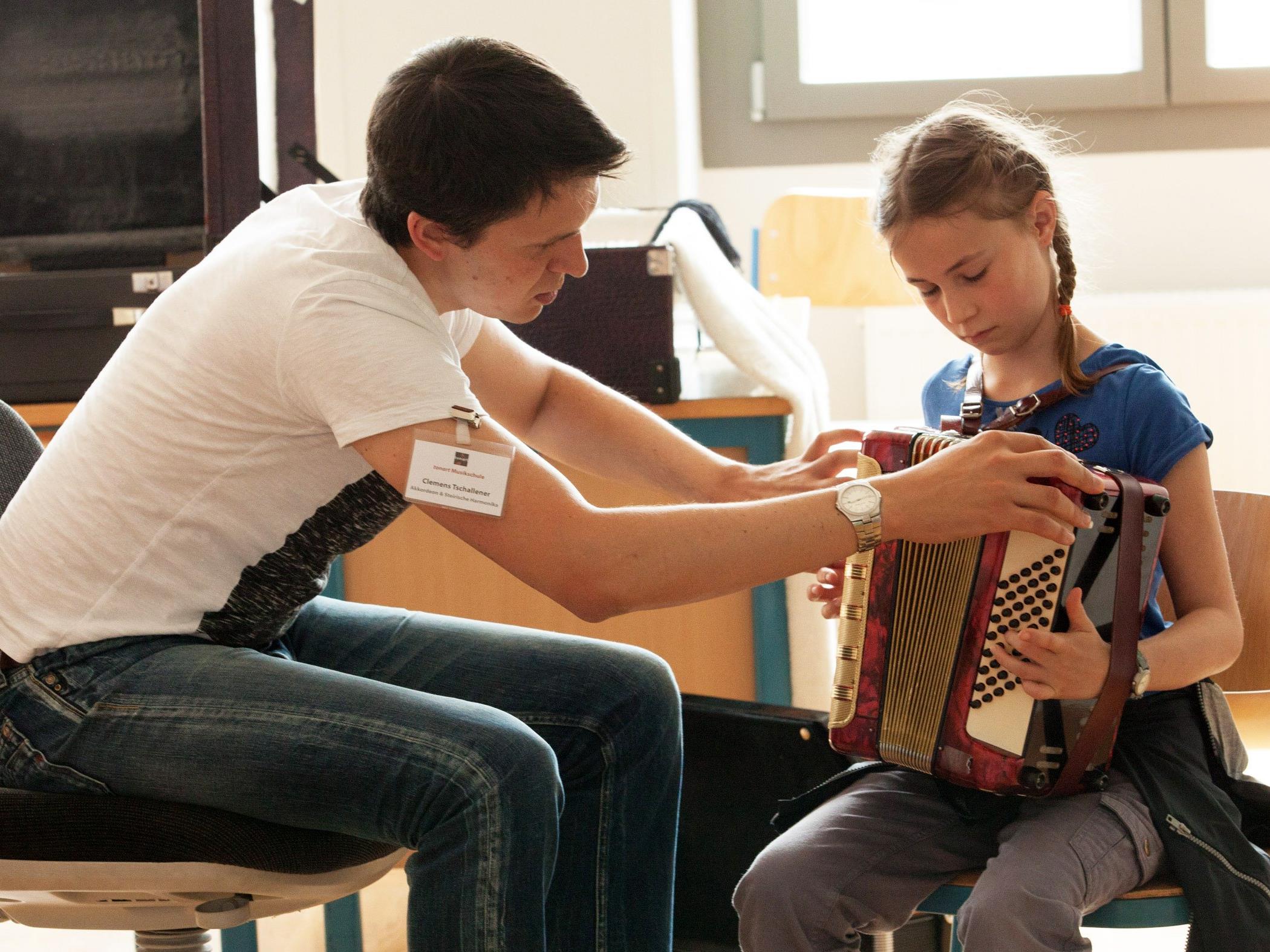 Musikinteressierte jeden Alters konnten die Instrumente der tonart Musikschule selbst ausprobieren.