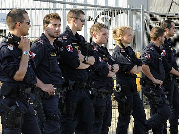 Beim Nova Rock gab es ein den Festival-Dimensionen entsprechenes Polizeiaufgebot Beim Nova Rock gab es ein den Festival-Dimensionen entsprechenes Polizeiaufgebot