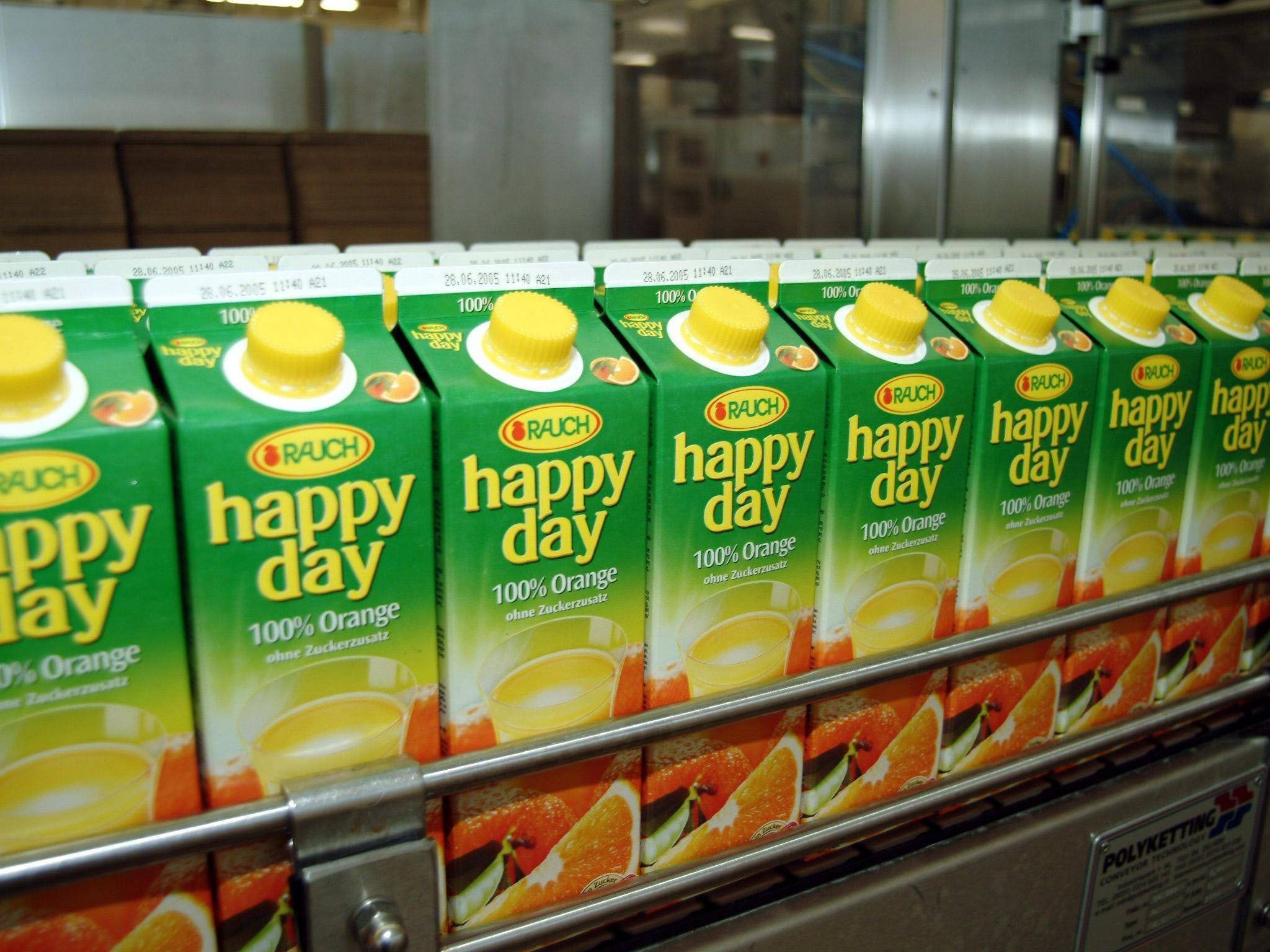 Rauch Fruchtsäfte muss wegen vertikalen Preisabsprachen mit dem Handel eine Geldbuße von 1,7 Millionen Euro bezahlen. Rauch Fruchtsäfte muss wegen vertikalen Preisabsprachen mit dem Handel eine Geldbuße von 1,7 Millionen Euro bezahlen.