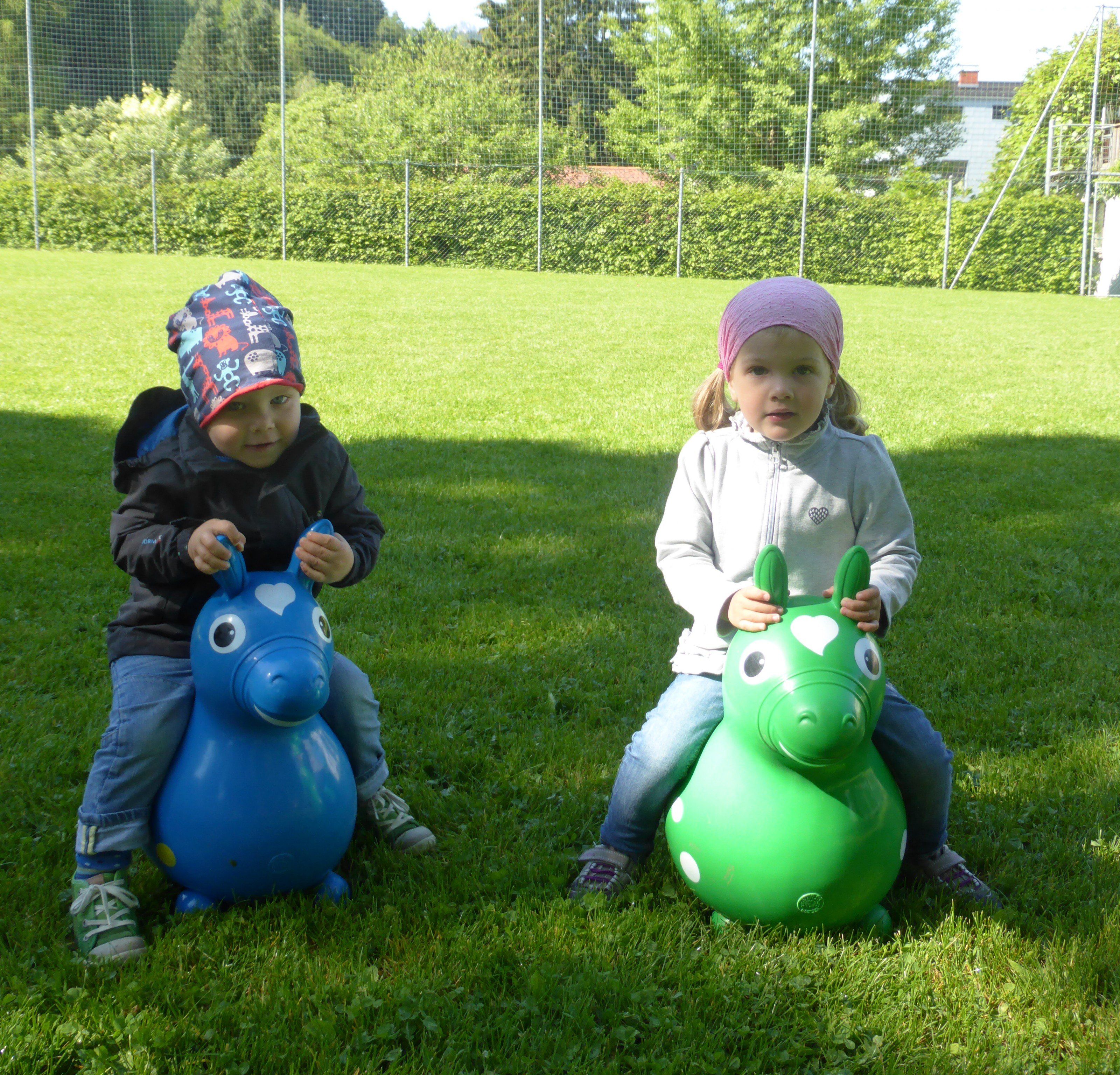 Louis und Tabea hoch zu Pferd Louis und Tabea hoch zu Pferd
