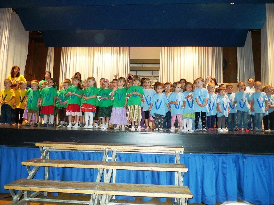 Das Sommerfest der Kindergartenkinder aus Zwischenwasser war ein voller Erfolg. Das Sommerfest der Kindergartenkinder aus Zwischenwasser war ein voller Erfolg.