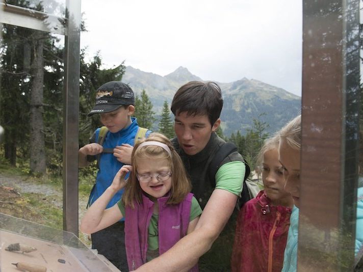 Monika Dönz-Breuß war mit den Kinder auf den Spuren von Silbi, dem Maskottchen des Kristbergs, unterwegs. Monika Dönz-Breuß war mit den Kinder auf den Spuren von Silbi, dem Maskottchen des Kristbergs, unterwegs.