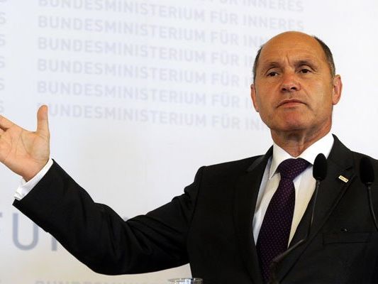 Sobotka sieht die "Schlampereien" auf Bezirks- oder Gemeindeebene. Sobotka sieht die "Schlampereien" auf Bezirks- oder Gemeindeebene.