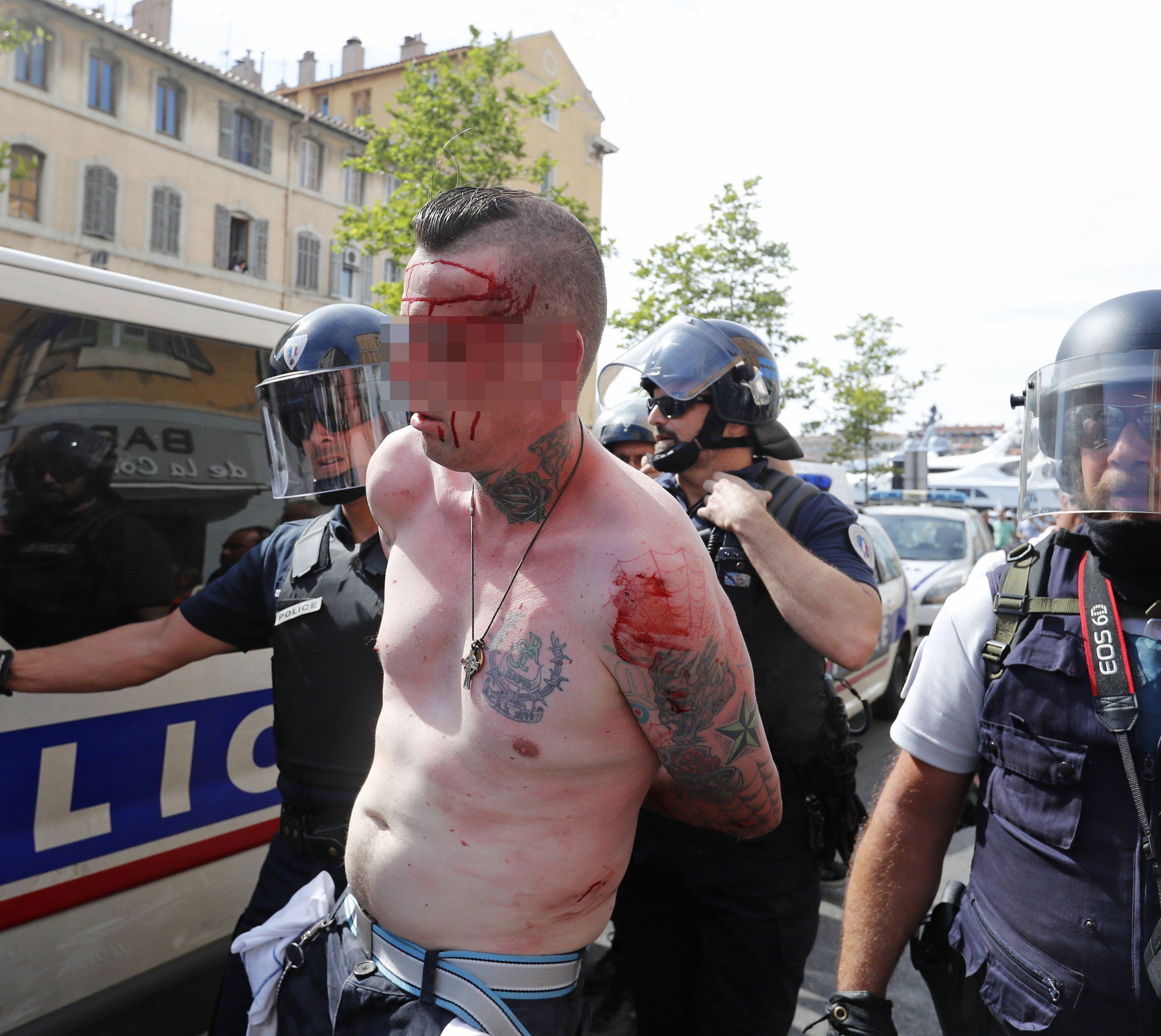 Am Wochenende wurde ein Österreicher bei Ausschreitungen in Marseille verhaftet. Am Wochenende wurde ein Österreicher bei Ausschreitungen in Marseille verhaftet.