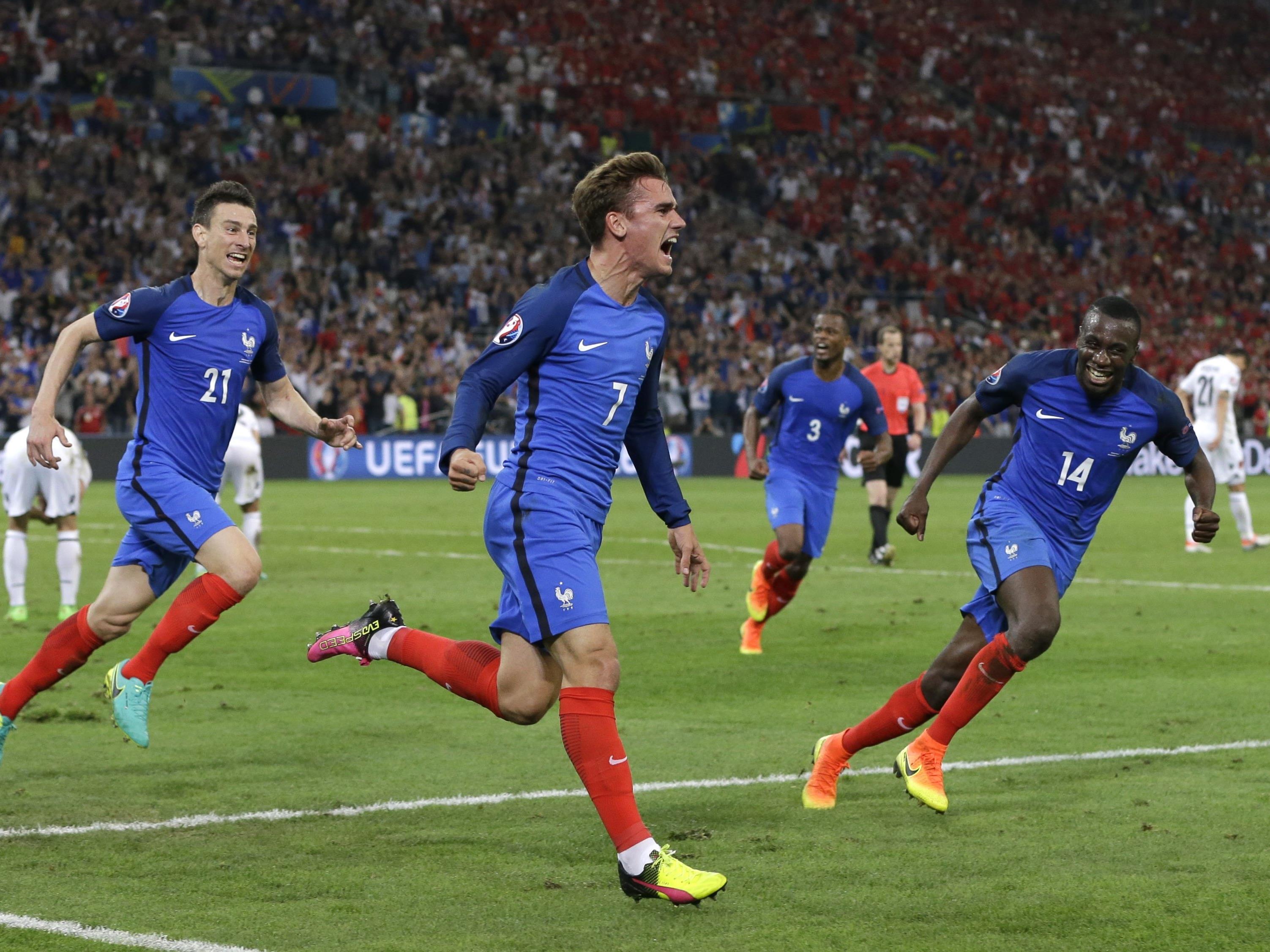 Frankreich sicherte sich mit zwei Last-Minute-Toren den Sieg über Albanien.