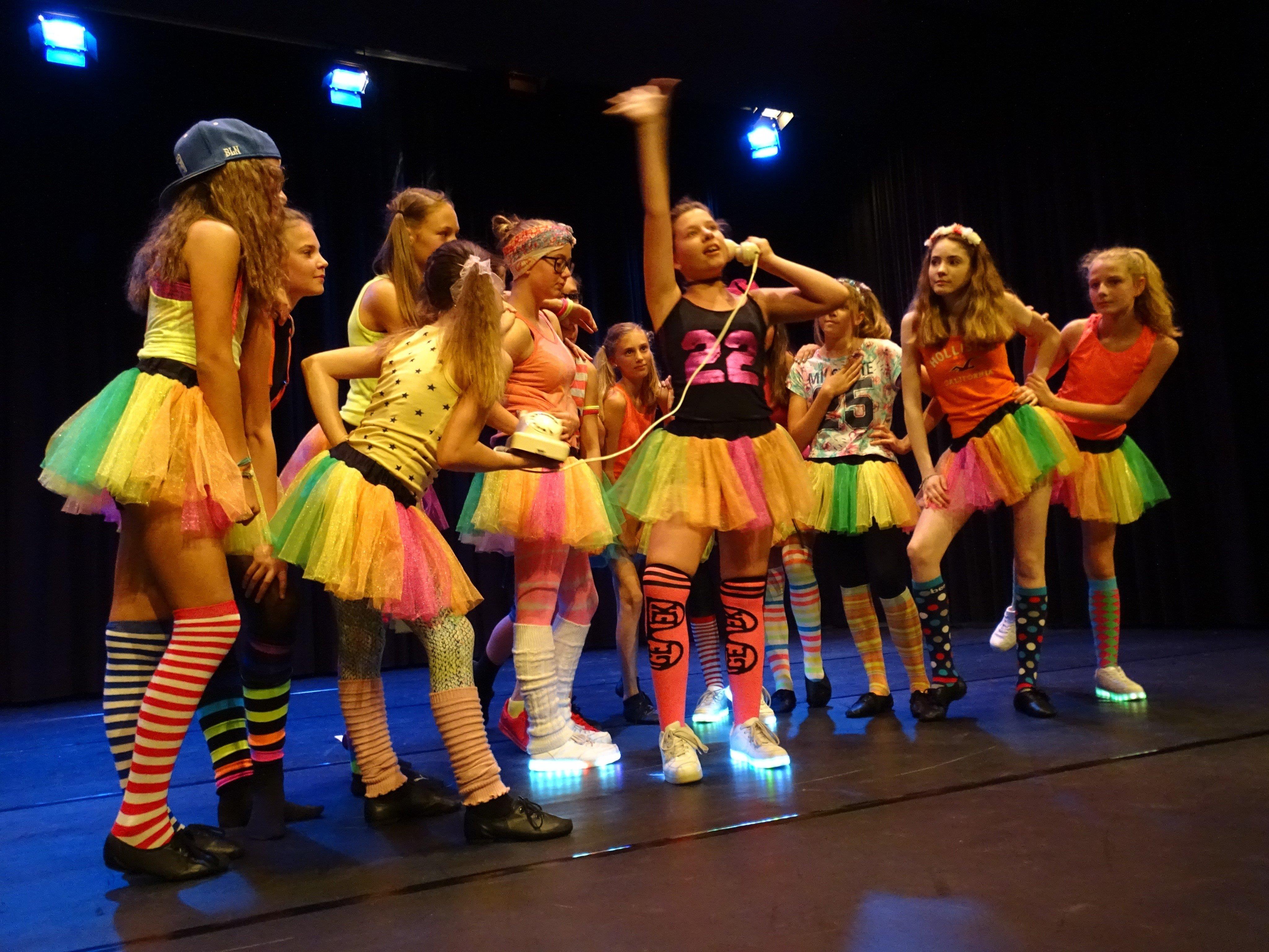 Schrill wie die 90er-Jahre: Das Spice-Girls Medley des Jazzdance-Verein Bürs.