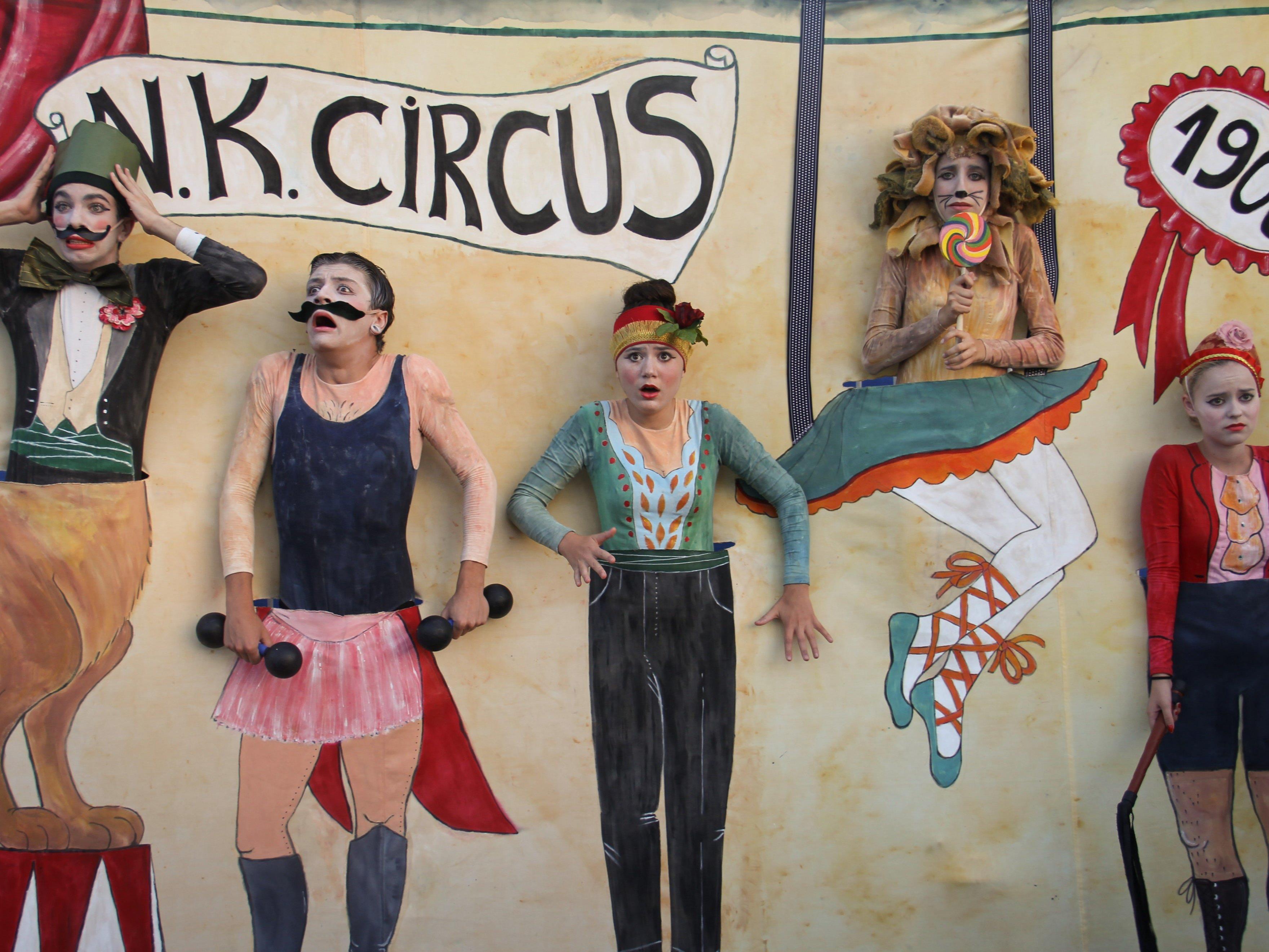 Straßentheatergruppe aus Israel mit dem Stück "Circus"