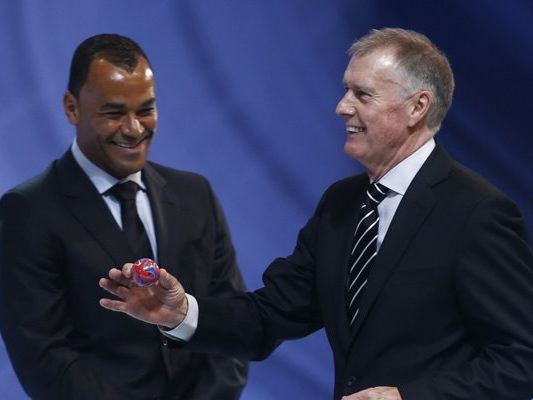 Geoff Hurst (r.) will die Engländer in Frankreich jubeln sehen. Geoff Hurst (r.) will die Engländer in Frankreich jubeln sehen.