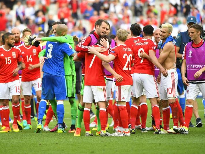 Große Freude bei dem Team aus Wales nach dem Sieg. Große Freude bei dem Team aus Wales nach dem Sieg.