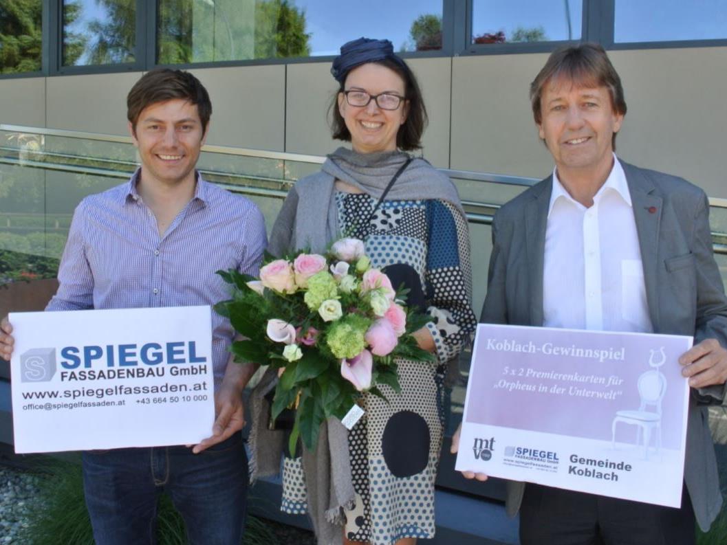 Spiegel-GF Alfred Sutterlüty, mtvo-Jubilarin Margit Hinterholzer mit Koblachs Bürgermeister Fritz Maierhofer