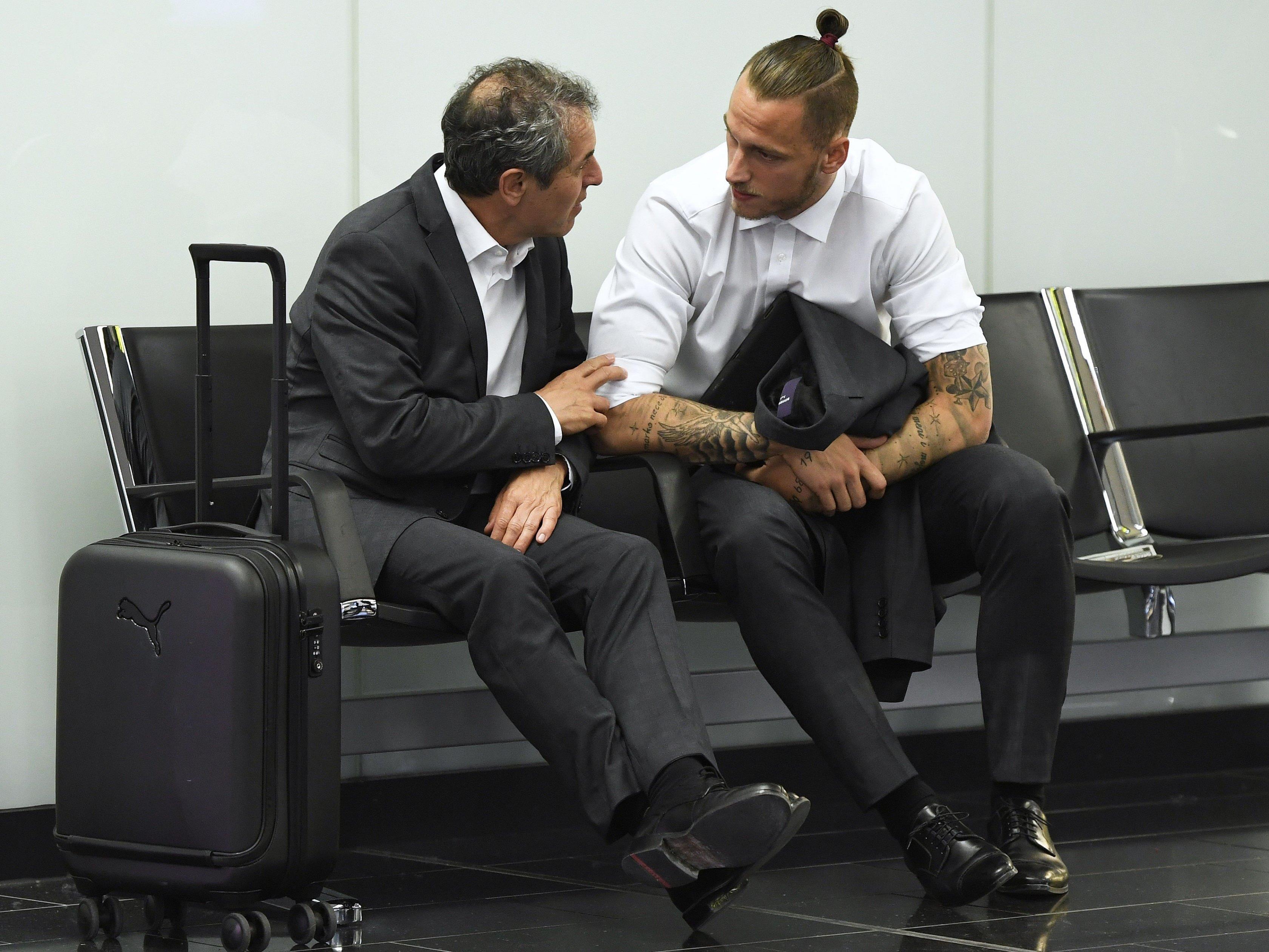 Marcel Koller und Marco Arnautovic am Flughafen.