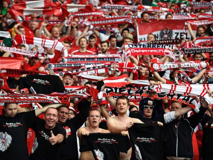 Viele ÖFB-Fans pilgern eigens nach Paris. Viele ÖFB-Fans pilgern eigens nach Paris.