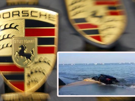 Hier versinkt die Luxus-Limousine im Meer. Hier versinkt die Luxus-Limousine im Meer.