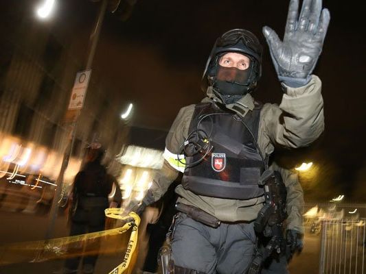 35-jähriger Mann festgenommen - Zwölfjähriges Kind unverletzt. 35-jähriger Mann festgenommen - Zwölfjähriges Kind unverletzt.