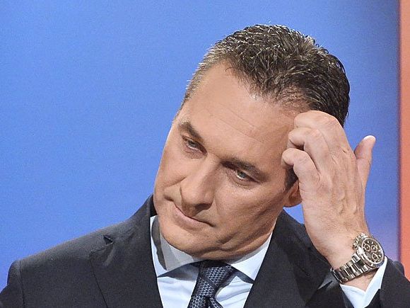 FPÖ-Obmann Heinz-Christian Strache reichte die Anfechtung der BP-Wahl beim VfGH ein FPÖ-Obmann Heinz-Christian Strache reichte die Anfechtung der BP-Wahl beim VfGH ein