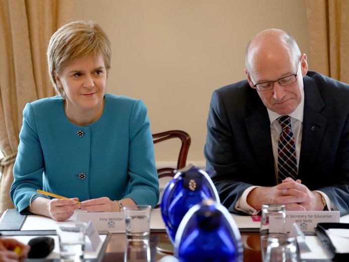 Regierungschefin Sturgeon will Schottland von Großbritannien lösen Regierungschefin Sturgeon will Schottland von Großbritannien lösen
