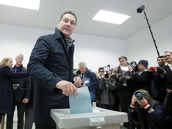 FPÖ-Chef Heinz-Christian Strache hat Grund zur Freude. FPÖ-Chef Heinz-Christian Strache hat Grund zur Freude.