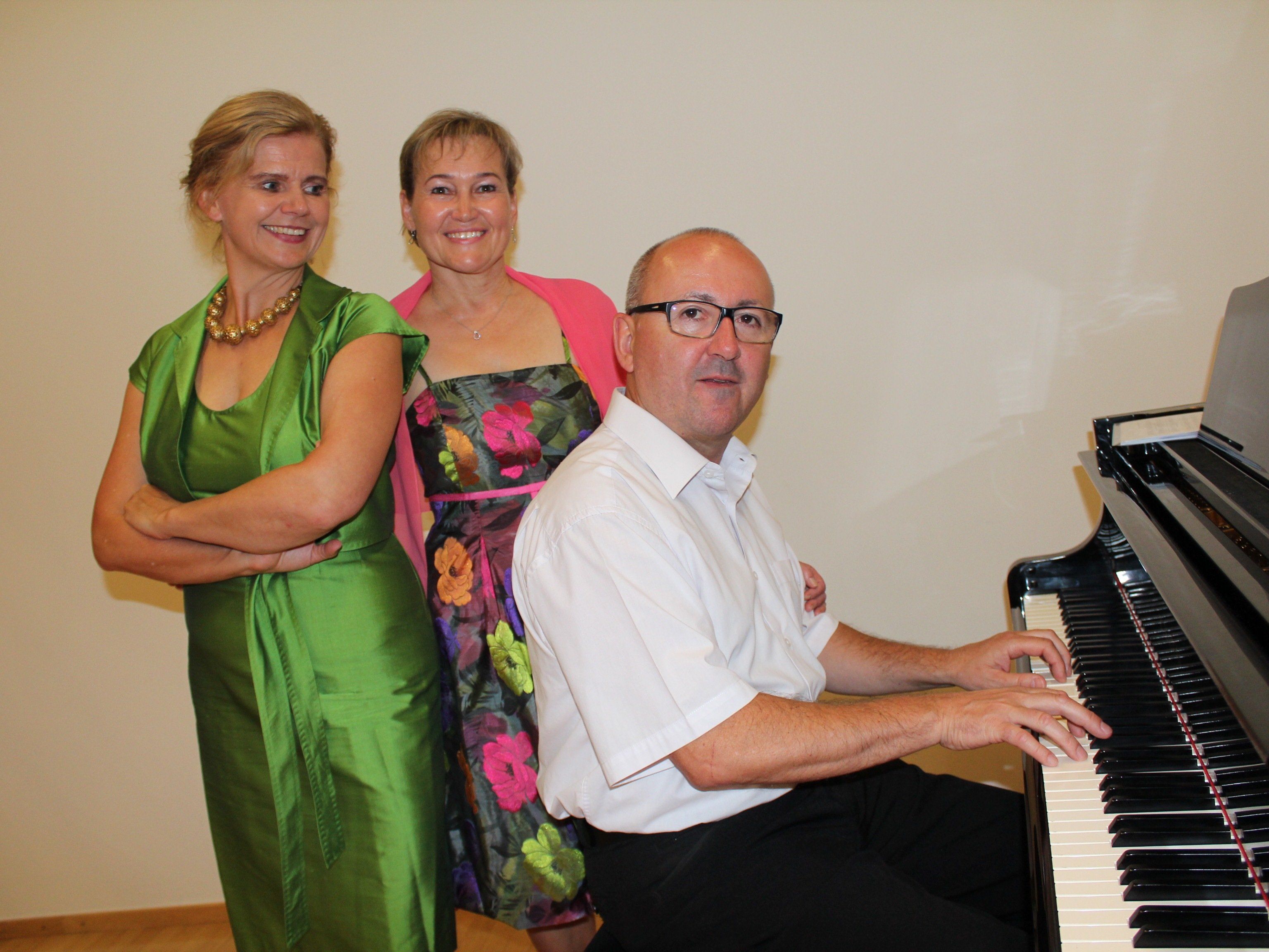 Renate Bauer, Birgit Plankel und Michael Wocher. Renate Bauer, Birgit Plankel und Michael Wocher.