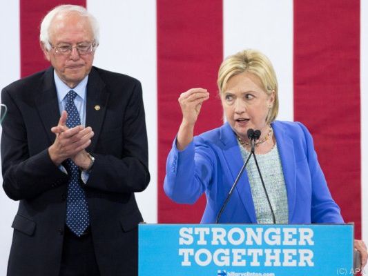 Clinton steuert weiterhin das Weiße Haus an Clinton steuert weiterhin das Weiße Haus an