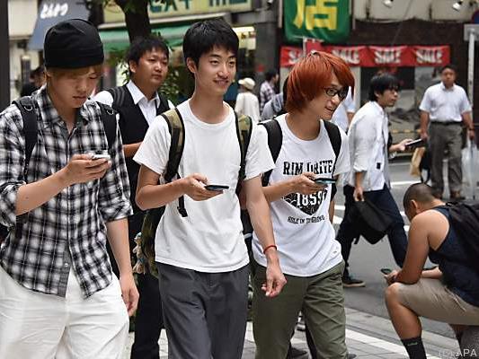 Die japanische Regierung mahnte vor smartphonebedingten Unfällen