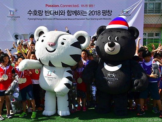Der weiße Tiger "Soohorang" und sein Freund, der Kragenbär "Bandabi" Der weiße Tiger "Soohorang" und sein Freund, der Kragenbär "Bandabi"