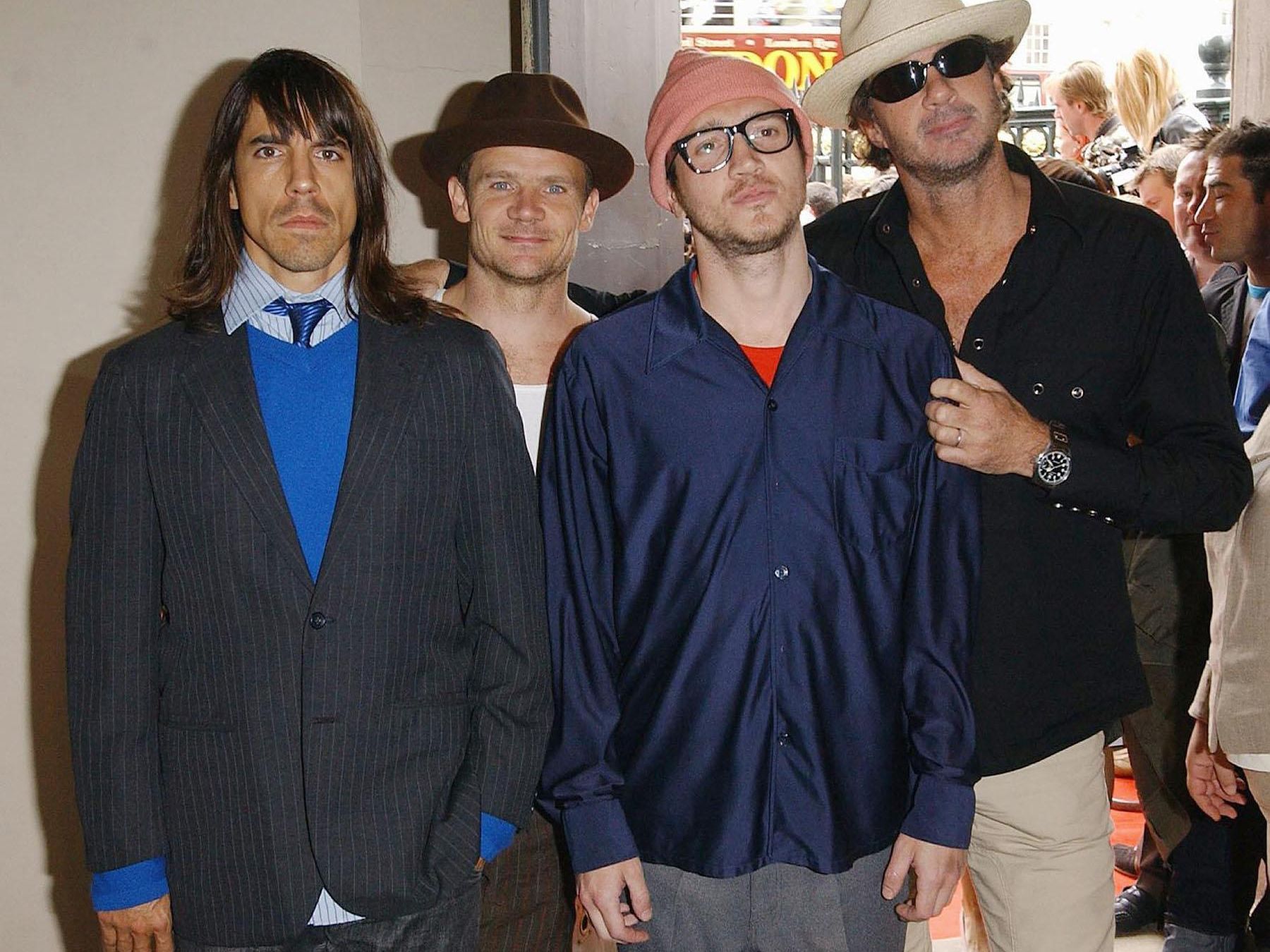 Die Band musste auf einem Foto von Metallica unterschreiben Die Band musste auf einem Foto von Metallica unterschreiben