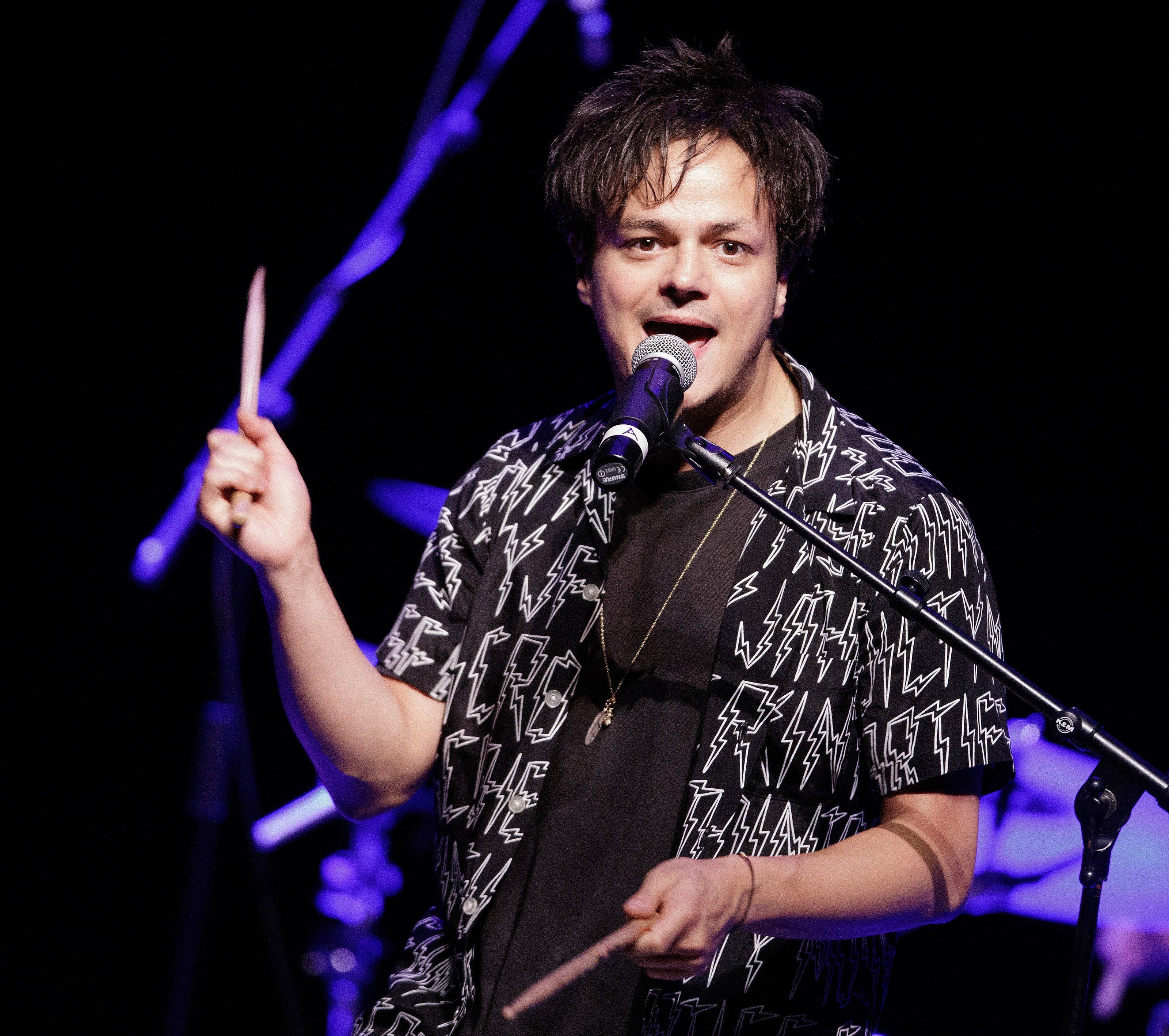 Jamie Cullum gibt auf der Bühne Gas. Jamie Cullum gibt auf der Bühne Gas.