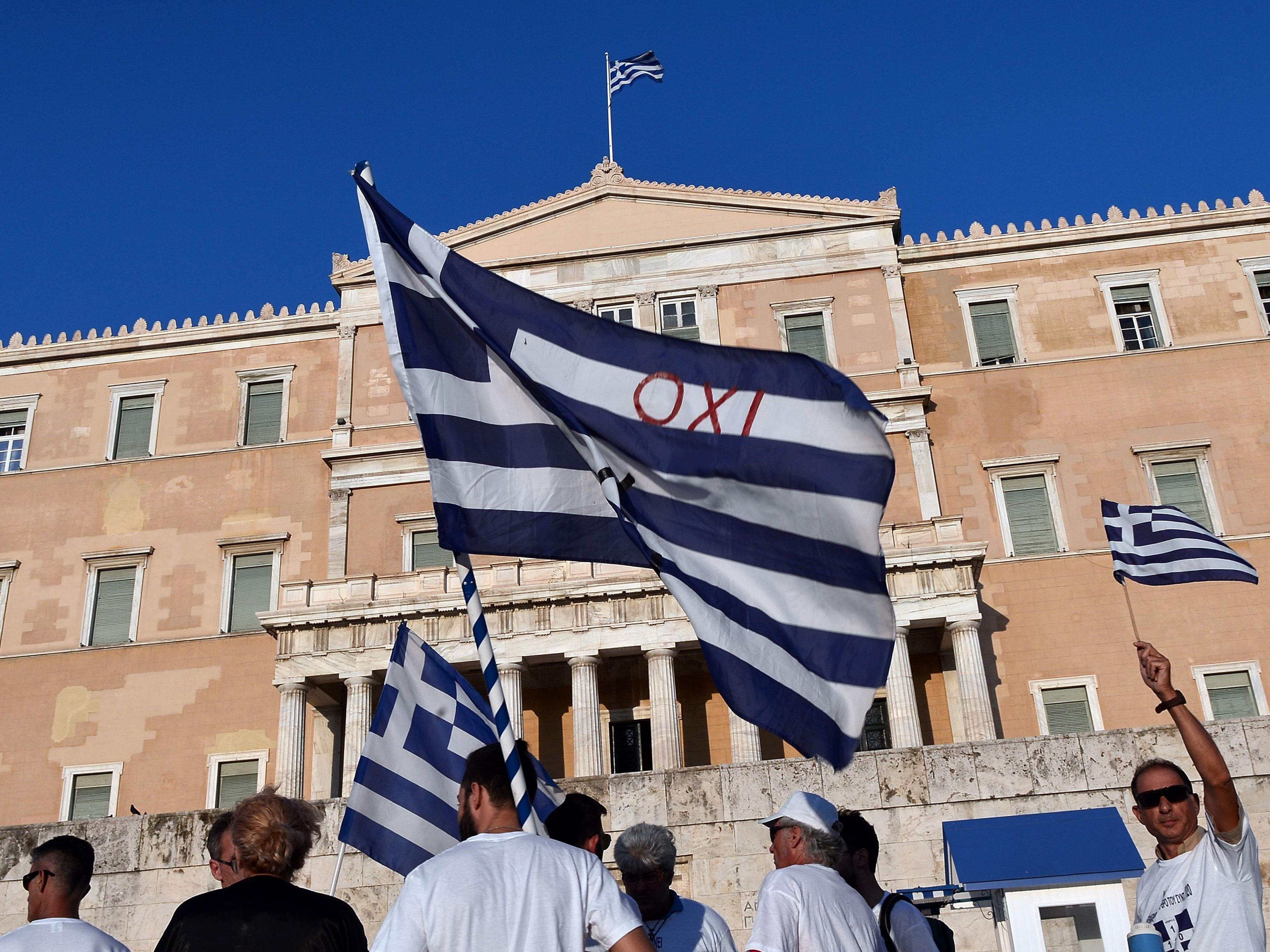 Die griechische Regierung hat eine Liste mit Unternehmen und Privatpersonen veröffentlicht, die benennt, wer dem griechischen Staat Steuern schuldet.