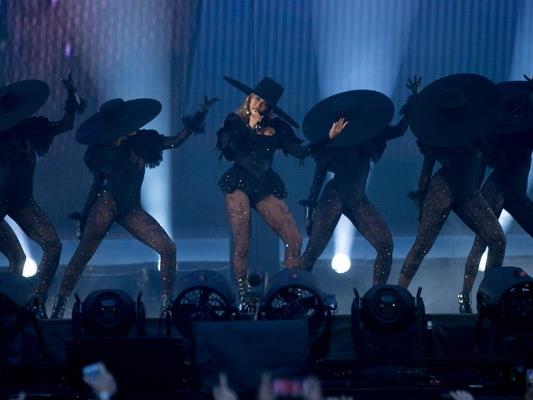 Beyoncé bei ihrem Auftritt im Wembley-Stadion. Aufgrund unseriöser Tickethändler im Internet blieben viele Plätze frei. Beyoncé bei ihrem Auftritt im Wembley-Stadion. Aufgrund unseriöser Tickethändler im Internet blieben viele Plätze frei.