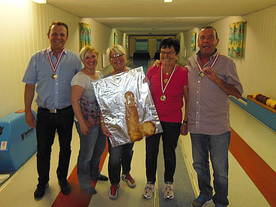 Lauter Sieger beim Riedmiller-Kegeln Lauter Sieger beim Riedmiller-Kegeln