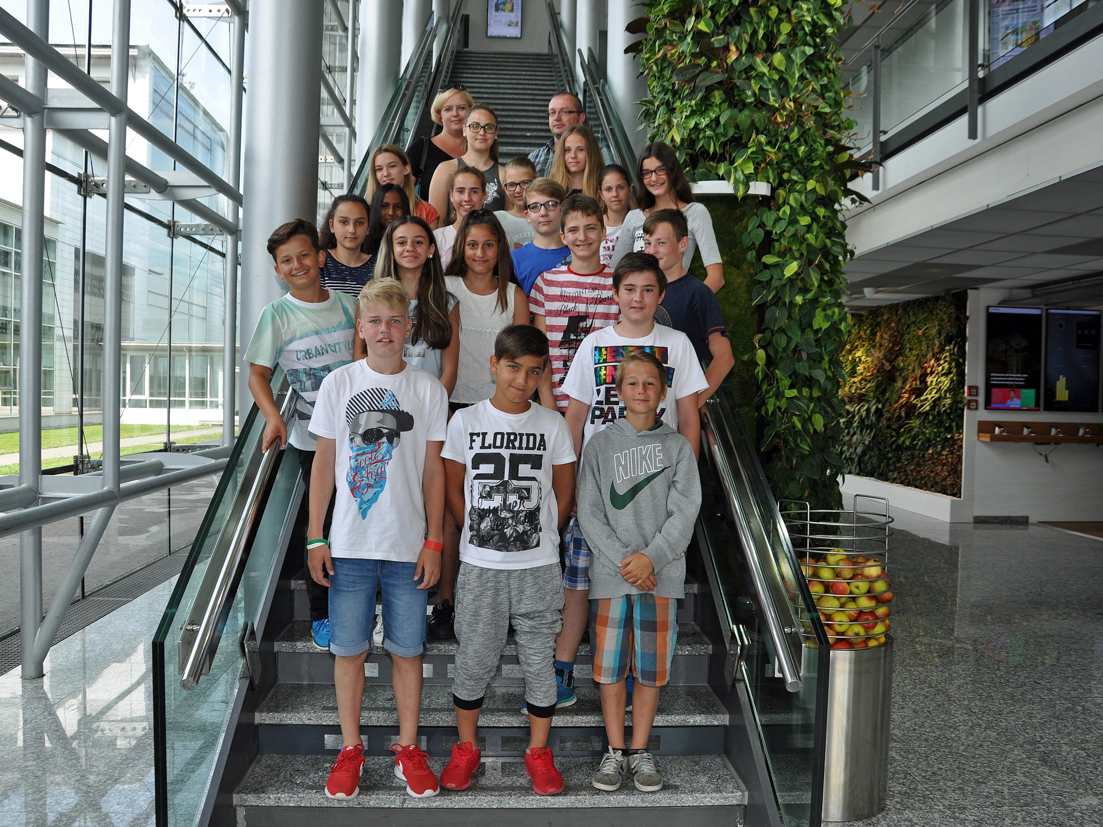 Die 2b Klasse der Mittelschule Kirchdorf war zu Besuch bei Russmedia.
