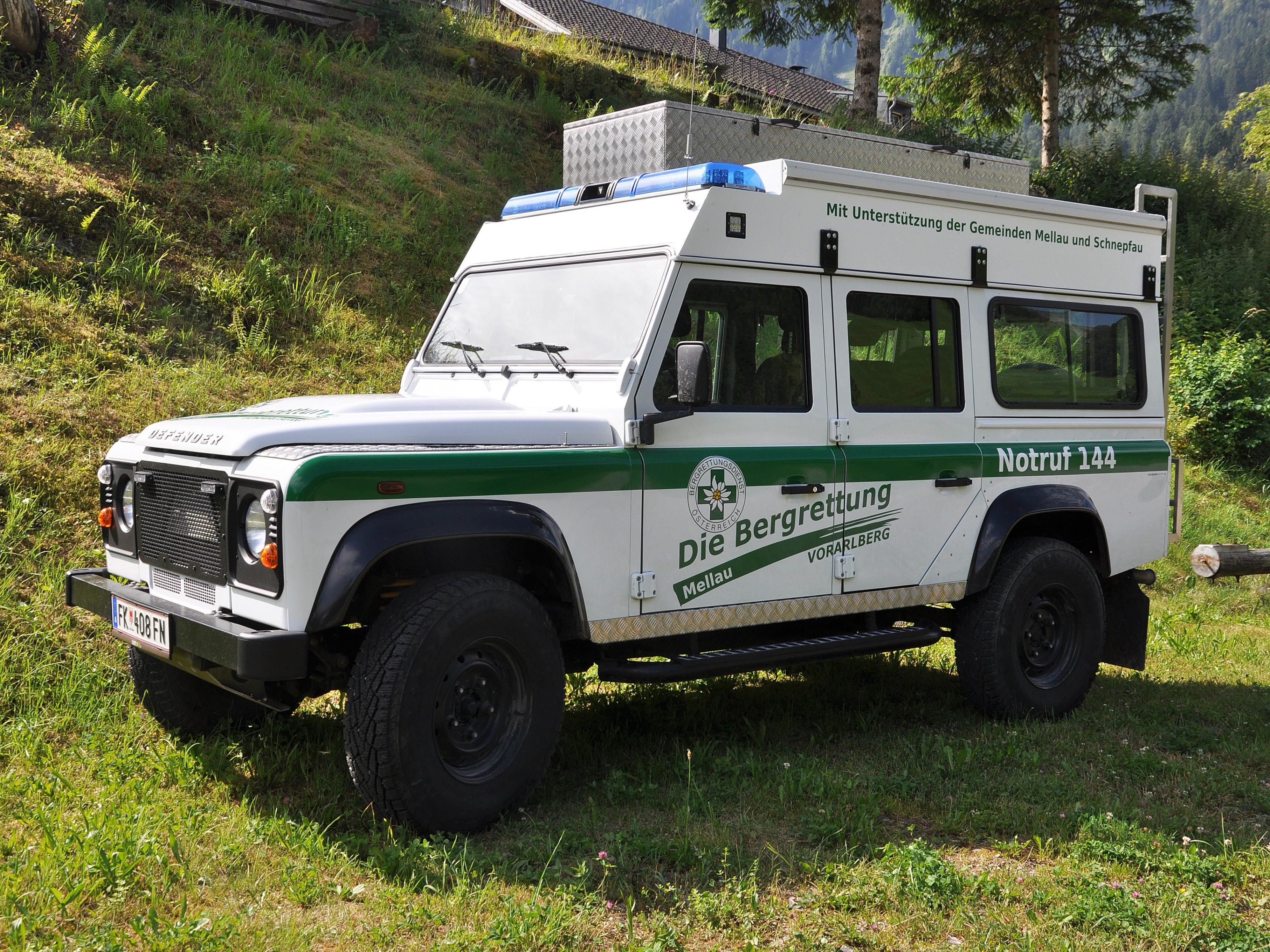 Das Einsatzfahrzeug der Bergrettung Mellau war in die Jahre gekommen und wurde durch einen neuen Land Rover Defender mit Spezialaufbau ersetzt.