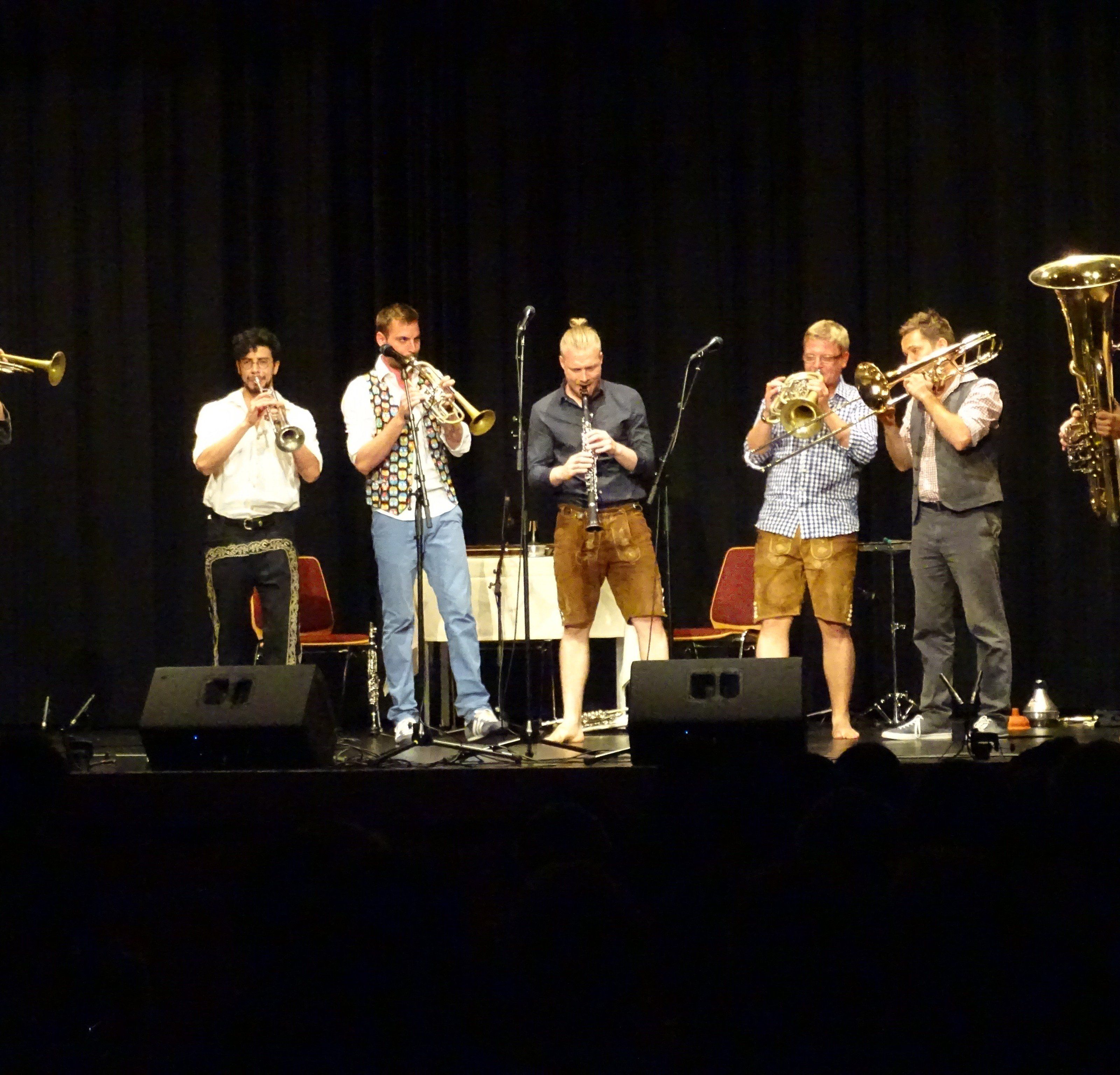 Definieren Blasmusik neu: die sieben Ausnahmekünstler von „Federspiel“. Definieren Blasmusik neu: die sieben Ausnahmekünstler von „Federspiel“.