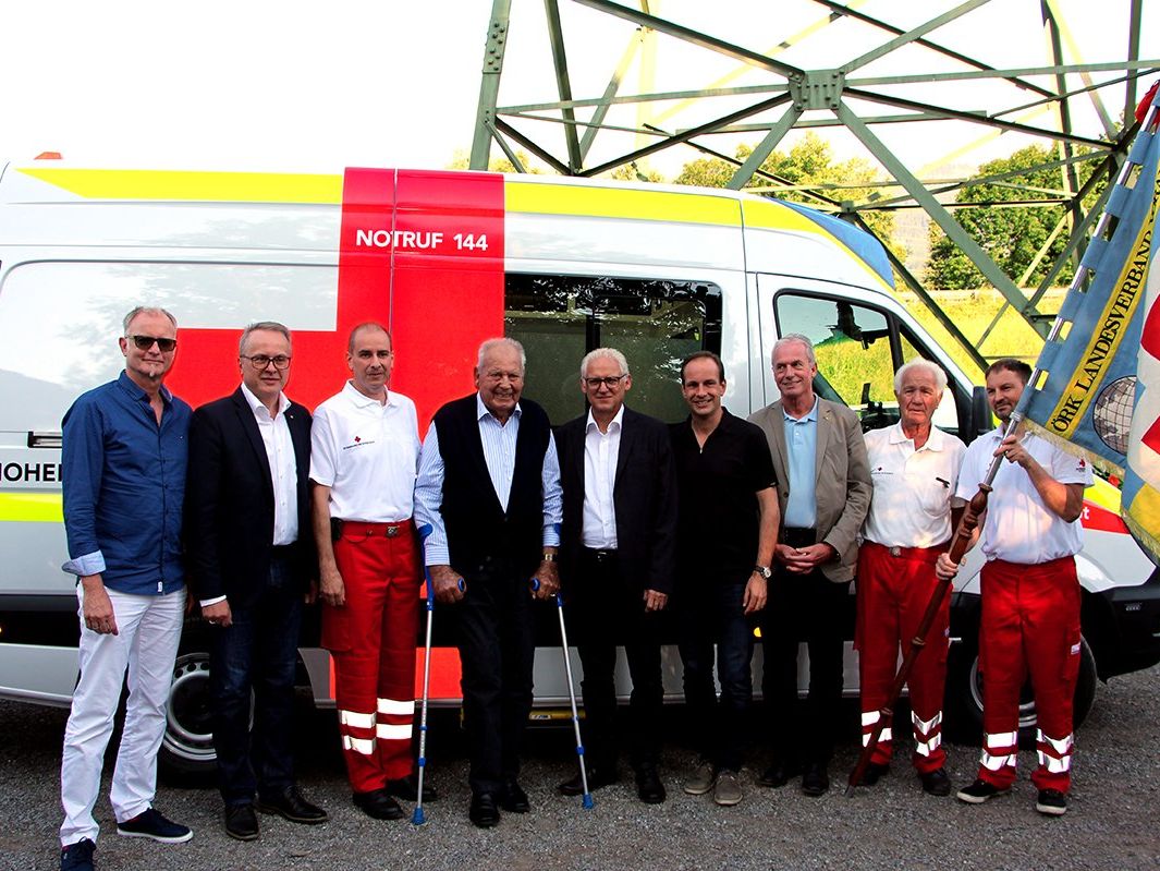 v.li.: Landesrettungskommandant Werner Meisinger, RK-Geschäftsführer Mag. Franz Rous, RK-Kommandant Thomas Maierhofer, KR Siegfried Jochum, RK-Präsident Dr. Ludwig Summer, Bürgermeister Hohenems Dieter Egger, Bürgermeister Altach Gottfried Brändle, RK-Mitarbeiter Franz Danler, RK-Mitarbeiter Erwin Ender. v.li.: Landesrettungskommandant Werner Meisinger, RK-Geschäftsführer Mag. Franz Rous, RK-Kommandant Thomas Maierhofer, KR Siegfried Jochum, RK-Präsident Dr. Ludwig Summer, Bürgermeister Hohenems Dieter Egger, Bürgermeister Altach Gottfried Brändle, RK-Mitarbeiter Franz Danler, RK-Mitarbeiter Erwin Ender.