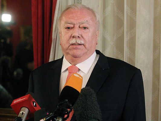 Auf Wunsch von Bürgermeister Michael Häupl wird der Bezirks-Wahlleiter ausgetauscht Auf Wunsch von Bürgermeister Michael Häupl wird der Bezirks-Wahlleiter ausgetauscht