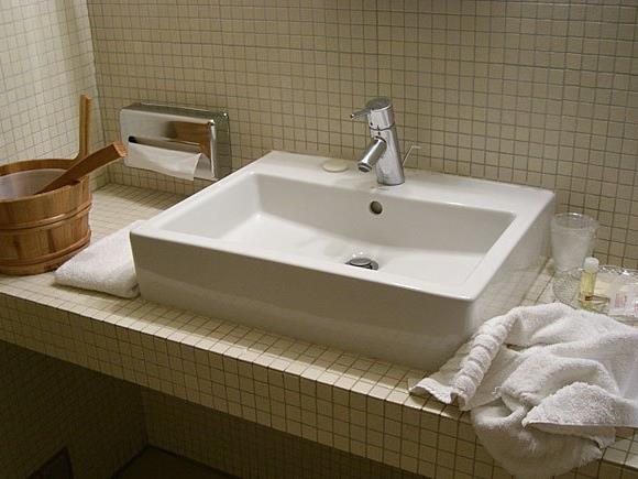 Kleine Seifen, Duschgels und Co. aus dem Hotelbad mitzunehmen, ist eigentlich Diebstahl Kleine Seifen, Duschgels und Co. aus dem Hotelbad mitzunehmen, ist eigentlich Diebstahl