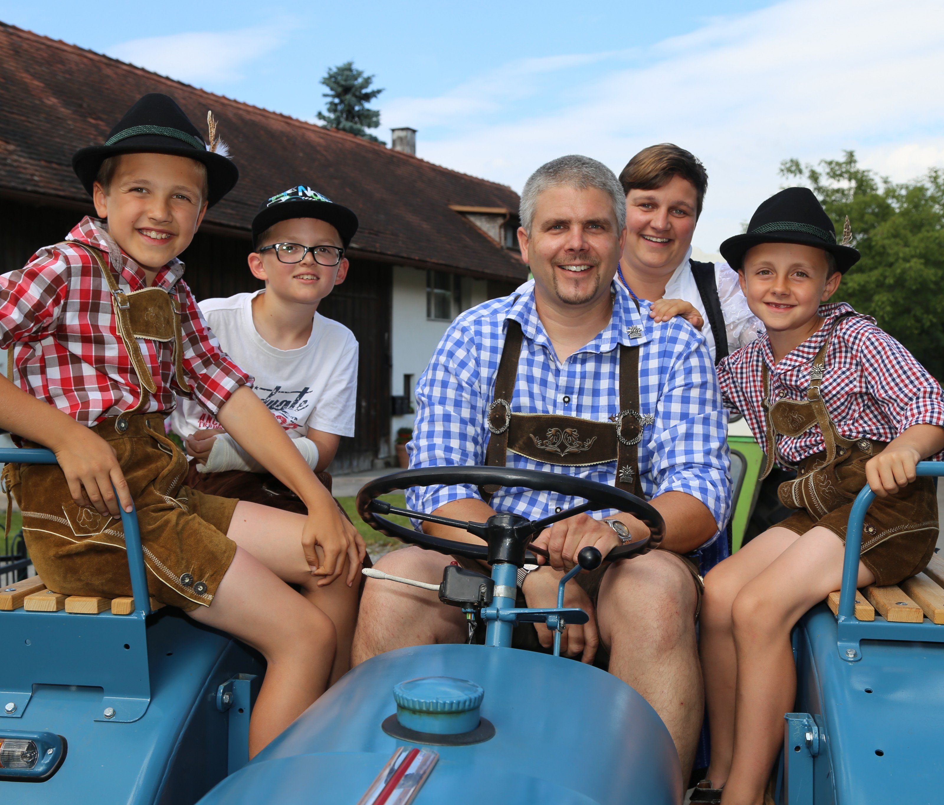 Alles was raucht und pfeift: Oldtimerausfahrt in Meiningen. Alles was raucht und pfeift: Oldtimerausfahrt in Meiningen.