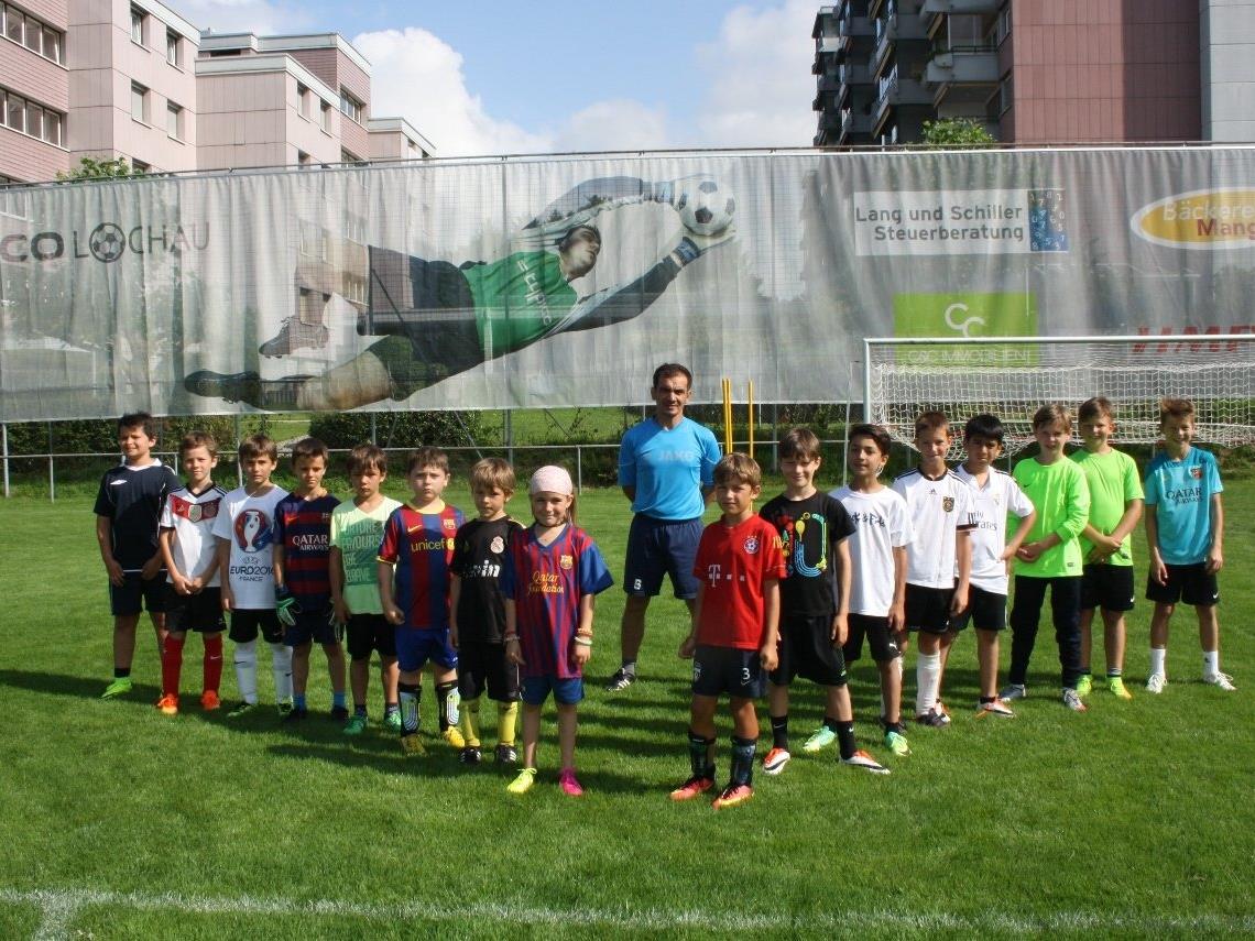 Der SV Typico Lochau lud im Rahmen des Leiblachtaler Ferienprogramms die fußballbegeisterte Jugend zum „SPARK 7 Fußball Nachwuchs Camp“ ins Stadion Hoferfeld.
