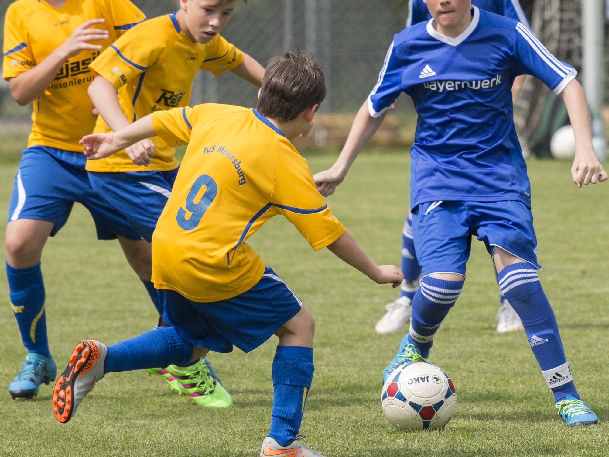 Fußballbegeisterte können sich nur zu Lothar Strehlau's 1. Karlsruher Fussballschule anmelden. Fußballbegeisterte können sich nur zu Lothar Strehlau's 1. Karlsruher Fussballschule anmelden.