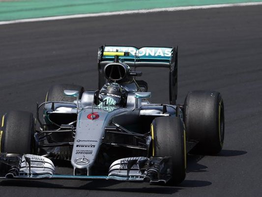 Nico Rosberg musste sich beim Großen Preis von Ungarn mit PLatz zwei hinter Lewis Hamilton begnügen. Nico Rosberg musste sich beim Großen Preis von Ungarn mit PLatz zwei hinter Lewis Hamilton begnügen.