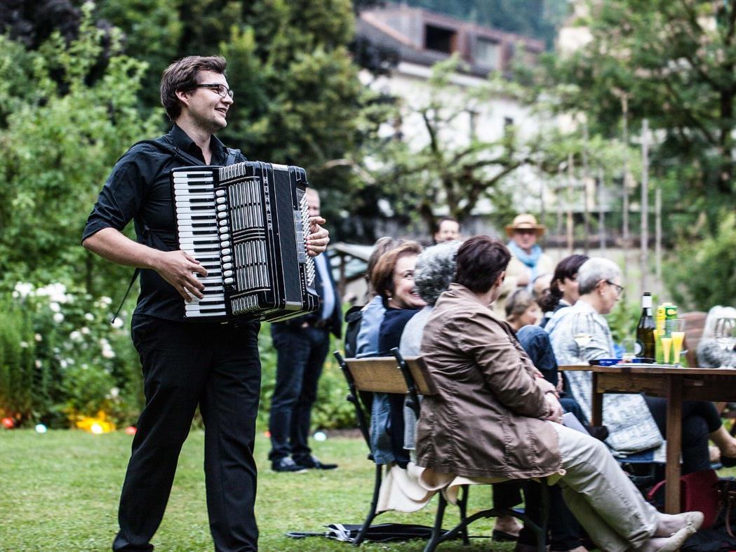 Picknick-Konzert im Klostergarten